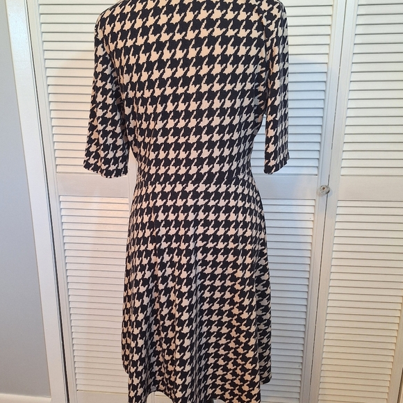 Sandra Darren stretchy houndstooth fit and flare dress sz 12 *L3 - Picture 4 of 6